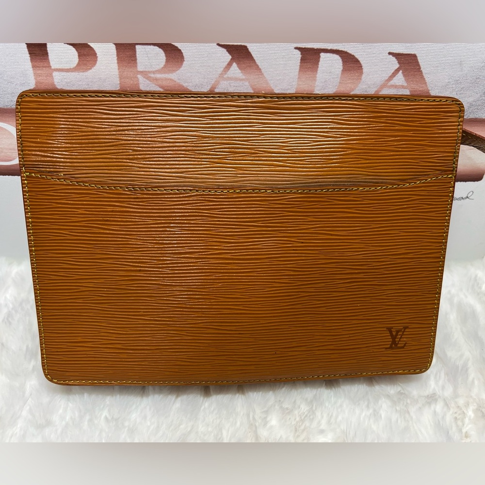 LOUIS VUITTON-A20964 HommeCipango Gold Epi Clutch